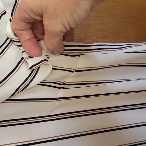 Daniel Rainn NWOT short sleeve striped blouse with split side hem, Medium - Picture 14 of 14